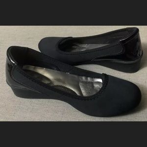 Gloria Vanderbilt Memory Foam Wedges 8 1/2 M